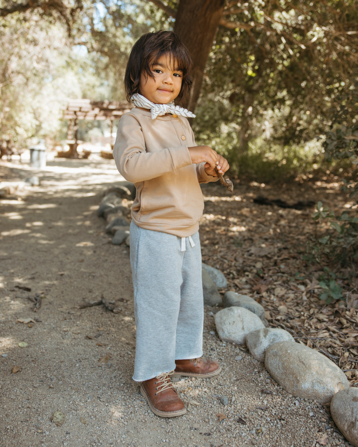 fawn Henley Rundhals för wholesale på Faire4