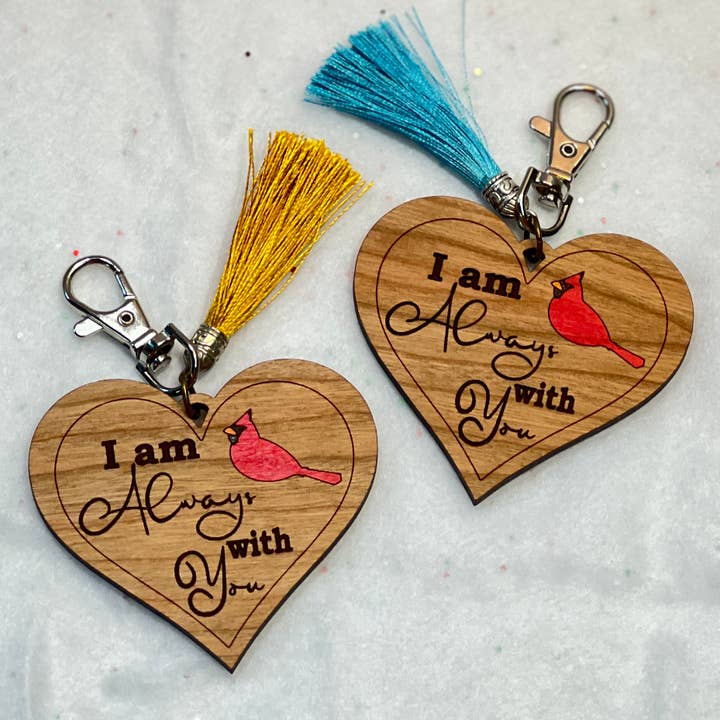 Jeg er altid med dig - Håndmalet træbagagetag / nøglering for engroshandel hos Madelyn Louise Ink