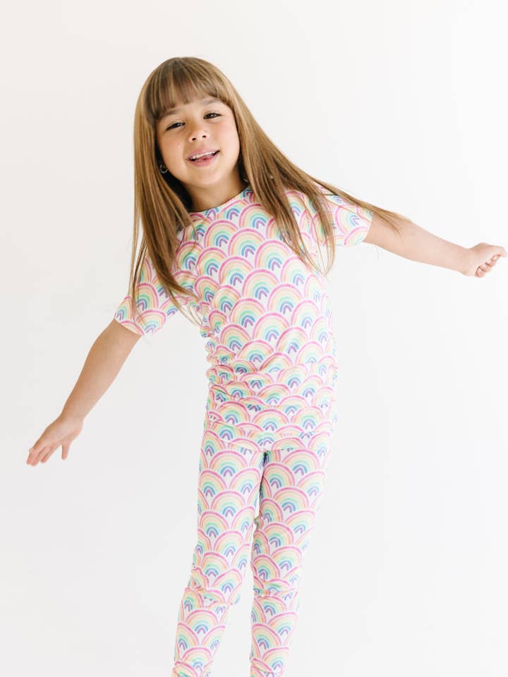 Pijama arcoíris de bambú para niños, pijama moderno de verano, colorido pijama de verano, pijama de manga corta, pijama para niñas para venta al por mayor de Sunshine Kids Co