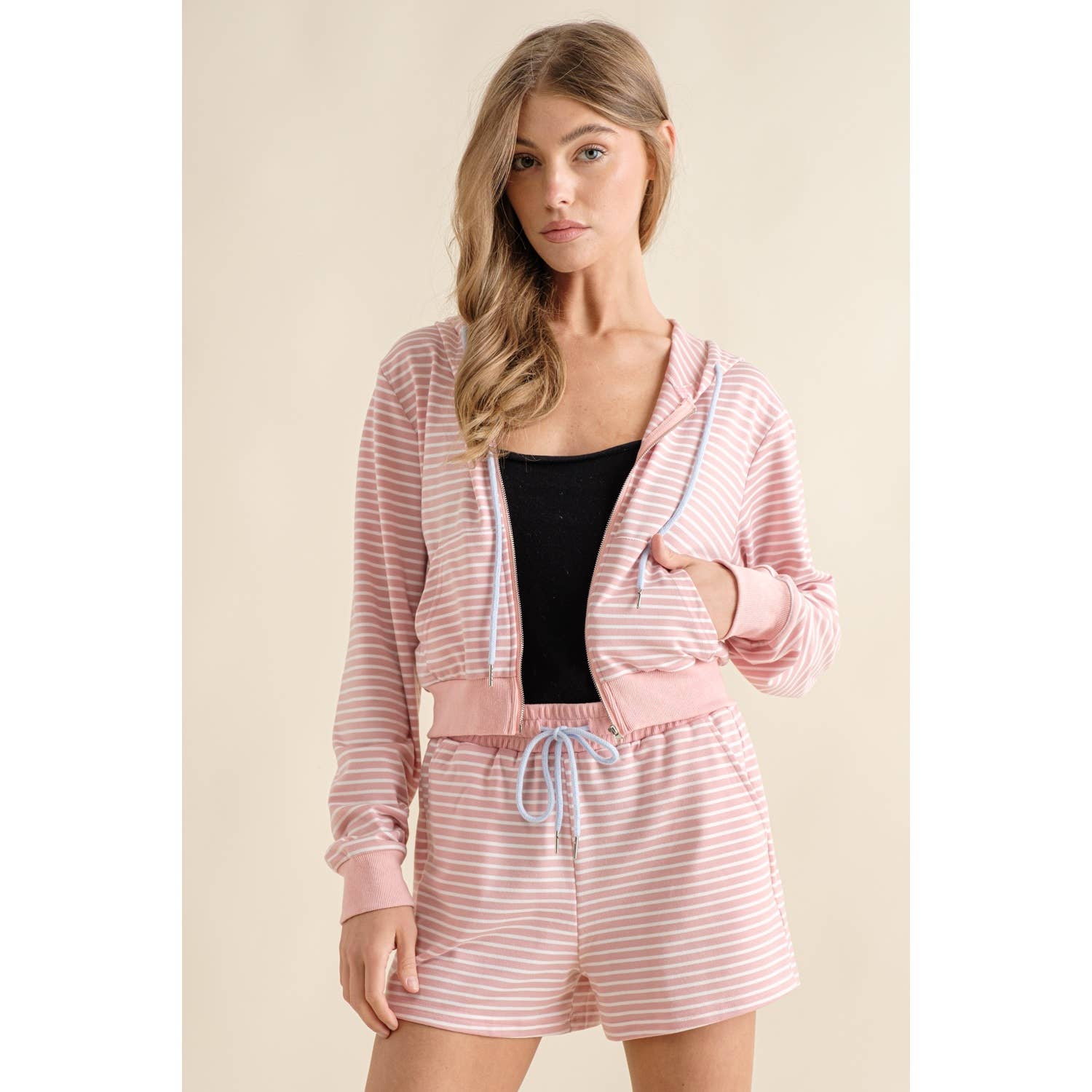 Sweet Generis – wholesale Lounge set – Women's – CONTRAST DRAWSTRING ZIP UP HOODIE AND SHORTS SET0