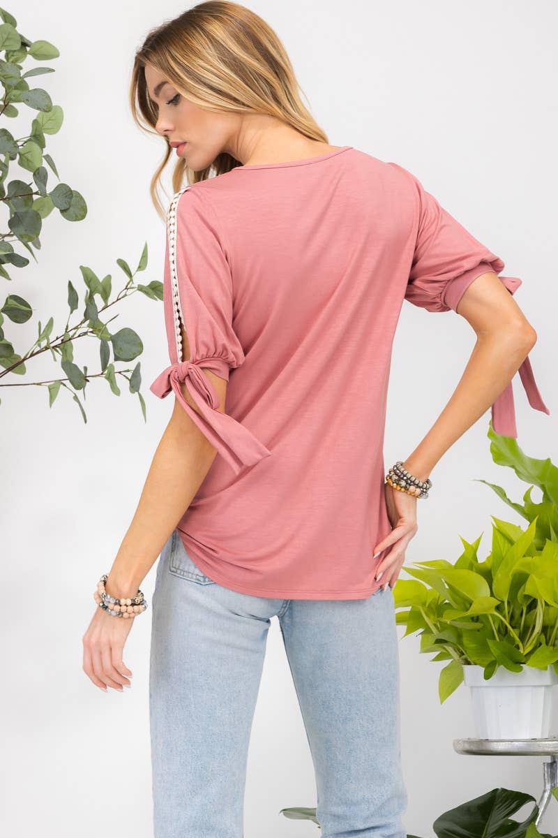 Celeste Clothing - Vendita all'ingrosso Camicetta - Donna - TOP CON MANICHE SPACCATE E DETTAGLIO A FIOCCO - CT437858