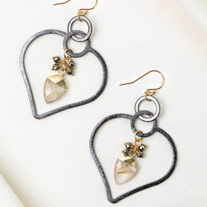 Anne Vaughan Designs Jewelry – Brincos de argola por atacado – Alchemy Pyrite com argola de coração e brincos de quartzo rutilado dourado0