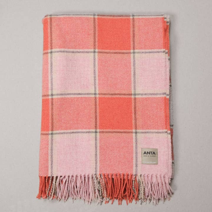 Elizabeth Pirrie Scottish Lambswool Throw for wholesale by ANTA Scotland Ltd