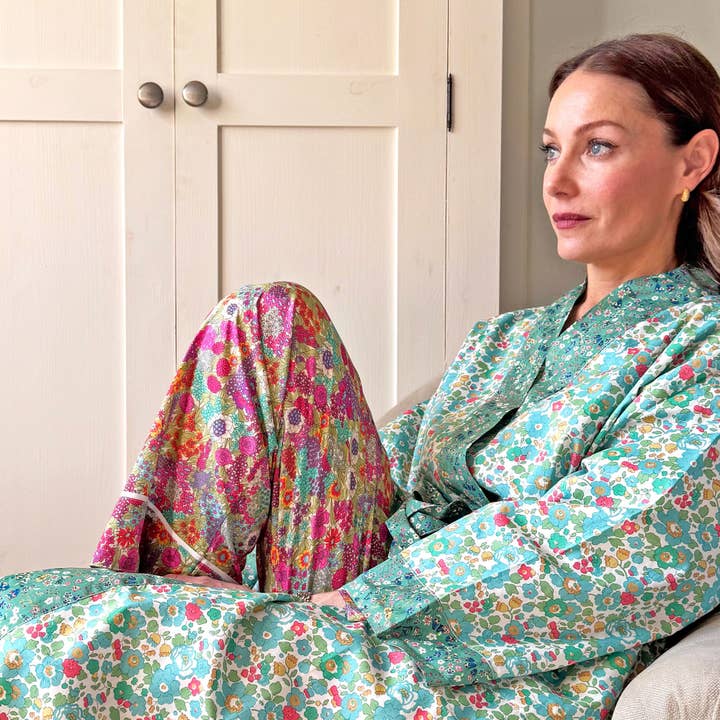 Longue robe kimono : Green Betsy - Fabriquée avec tissu Liberty pour la vente par Lime Tree Design - US