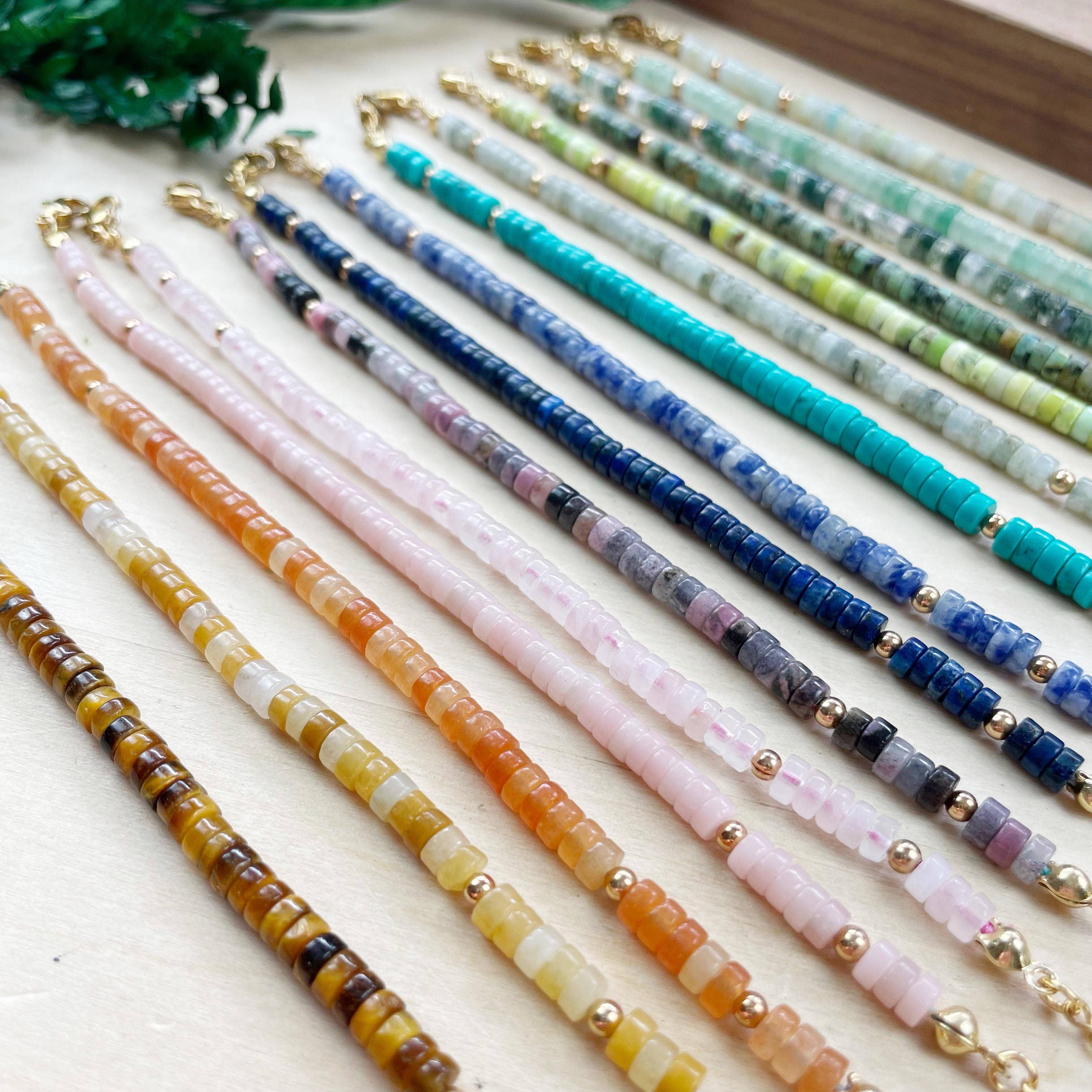 Ewelina Pas Jewelry – Engroshandel Perlearmbånd – Litae armbånd - delikat armbånd med ædelstensperler2