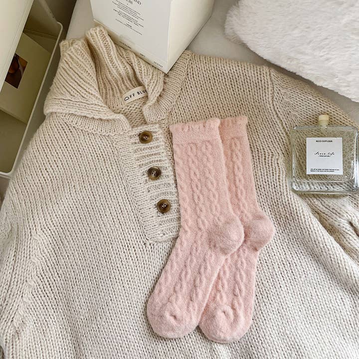 ACCITY - Wholesale Socks - Women's - SOLID COLOR TWIST THICK WARM SOCKS_CWMS08795