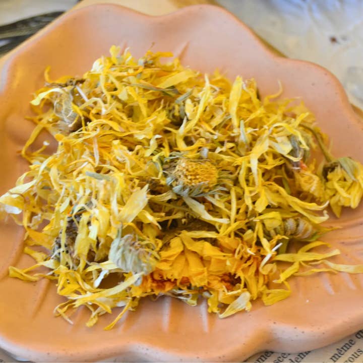 Fiori di calendula essiccati (Calendula Officinalis) per la vendita all'ingrosso da parte di Le sens des choses