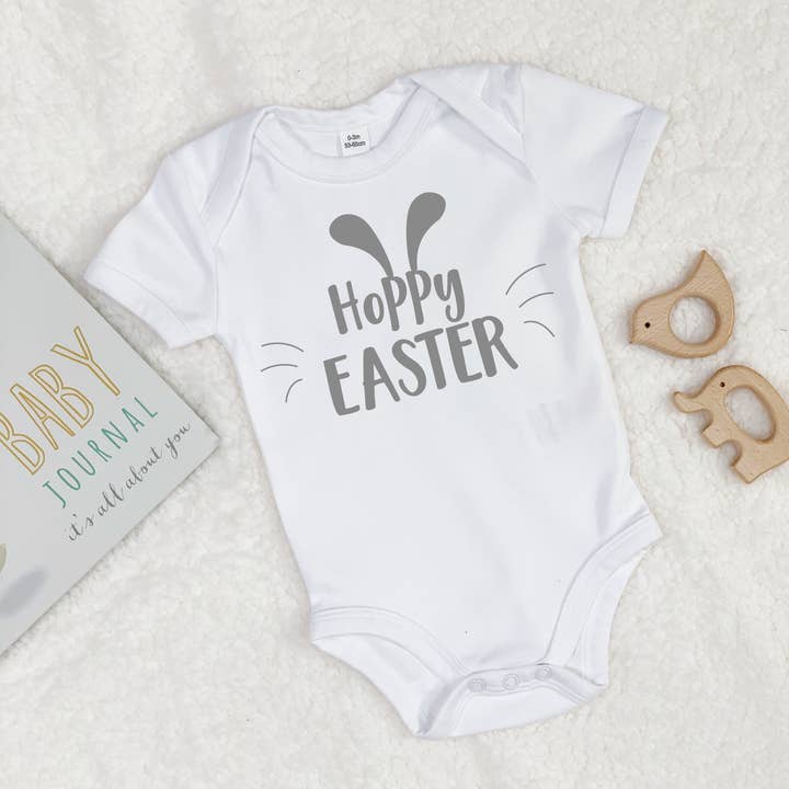 Lovetree Design - Vendita all'ingrosso Tutina (senza piedini) - Neonati - Body neonato con coniglietto pasquale - Buona Pasqua Baby Hoppy
