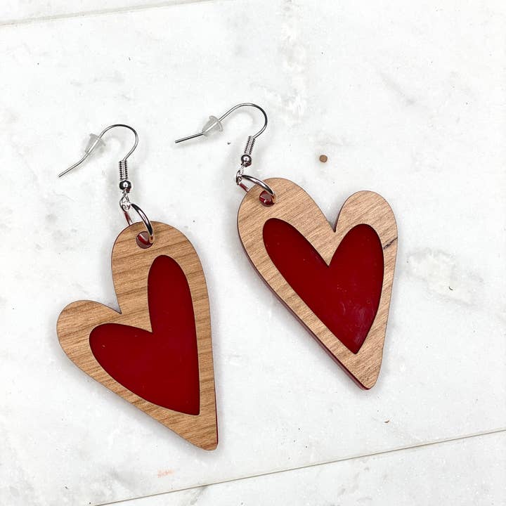 Rødt hjerte akryl og træ dingle ørering for engroshandel hos Anna Bannister with ReNue
