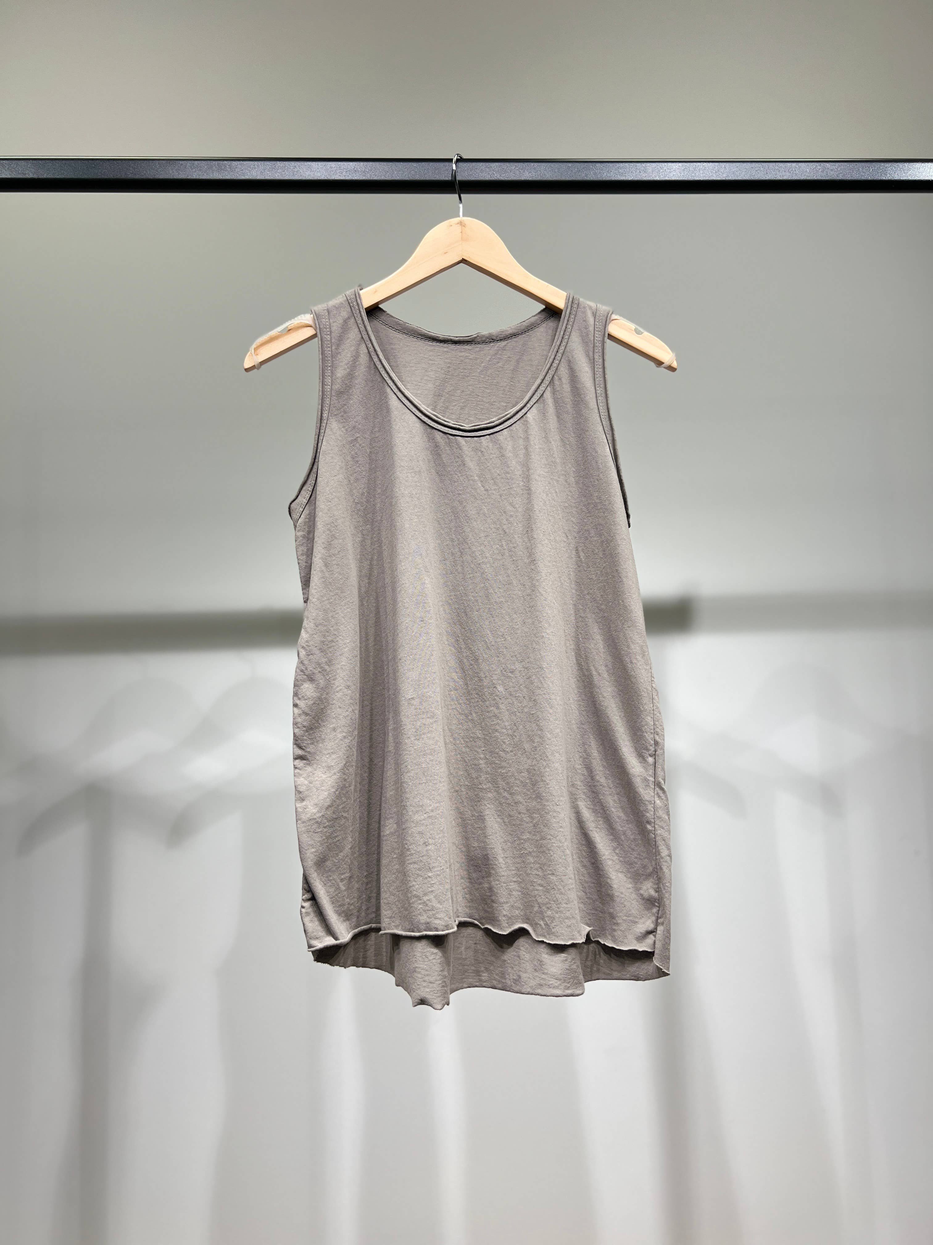 L'Emotion – Großhandel Tanktop – Damen – Tanktop mit breiten Trägern und Rundhalsausschnitt, 100 % Baumwolle10