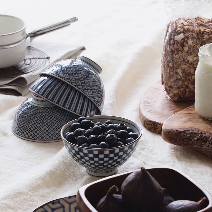 Set of 5 rice bowls with a stylish and fine design. for wholesale by Maison jiki