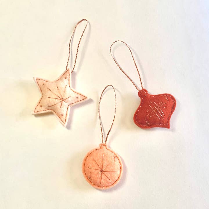 Weihnachtsschmuck, 3-teiliges Set, Pfirsichgrau für den Großhandel von Bark Beetle Niceties