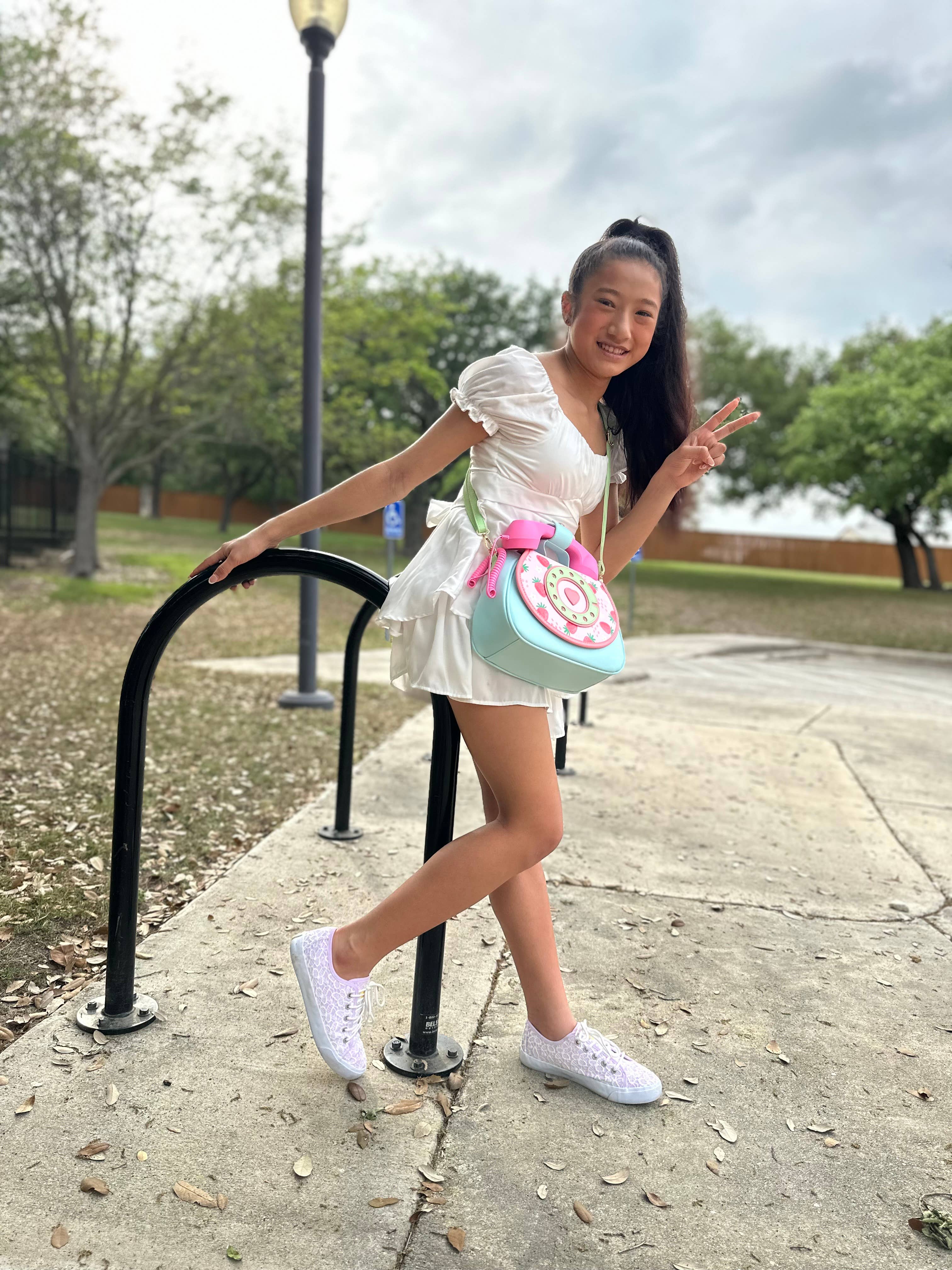 Bewaltz – wholesale Väska med handtag – Dam – Ring Ring Phone omvandlingsbar handväska - Strawberry Fields7