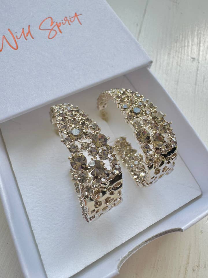 Los Pendientes Darcy para venta al por mayor de Wild Spirit London