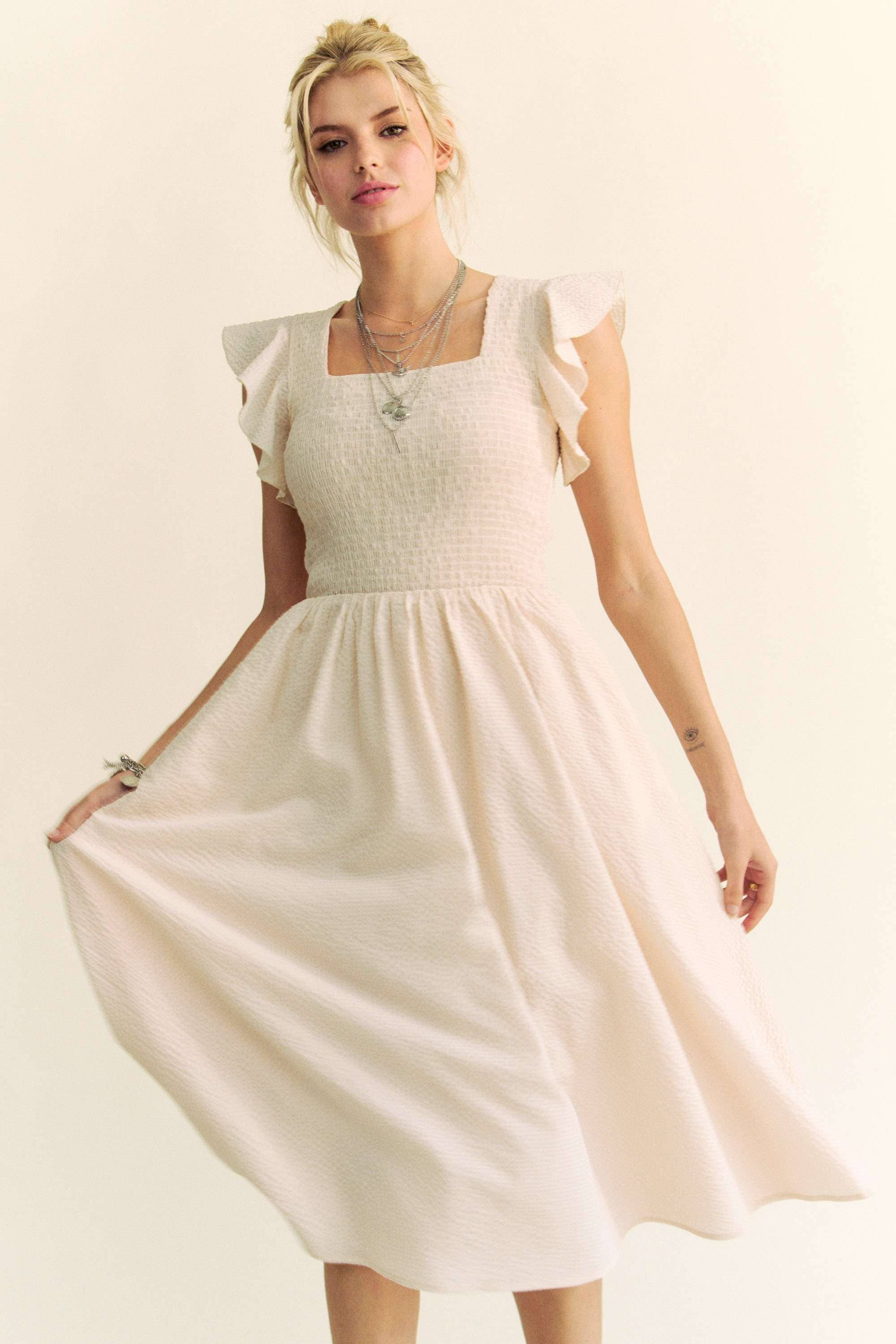 Davi & Dani – wholesale Klänning - Dam – TEXTURERAD VOLANGÄRMAD SMOCKAD MIDIKLÄNNING5