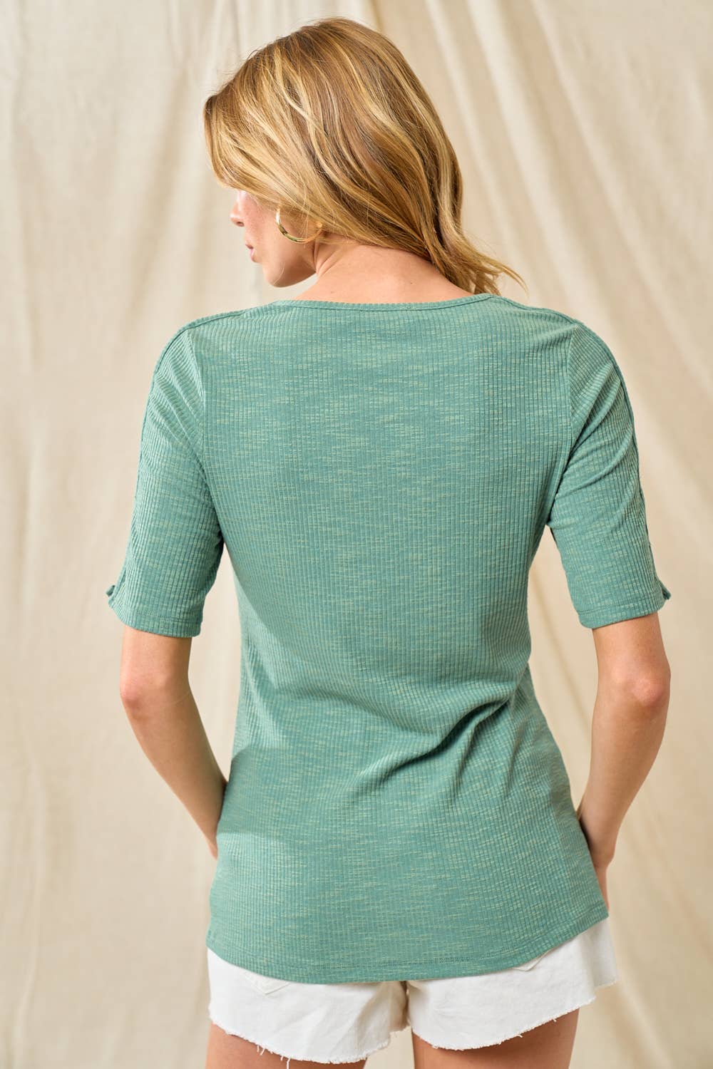 Doe and Rae – Engroshandel Strikket top - Dame – STRIK TOP MED ÆRME DETALJE - 42941T3