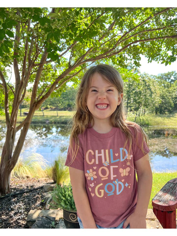 J & M Designs a Christian Brand – Engroshandel T-shirt med serigrafitryk – til børn – Child of God T-shirt