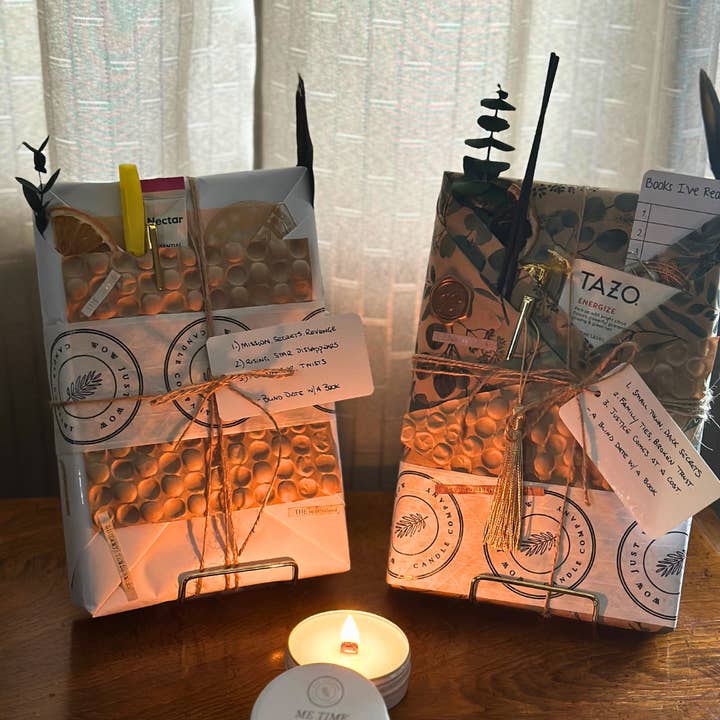 Wow Just Wow Candle Co - Wholesale Display Book - Blind Date with a Book Includes New Novels & Treats3