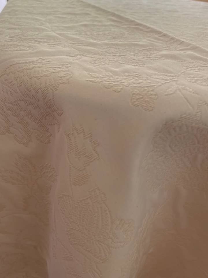 Franse Tafellaken Geborduurd Satiné Ivoor voor wholesale door La Maisonnette