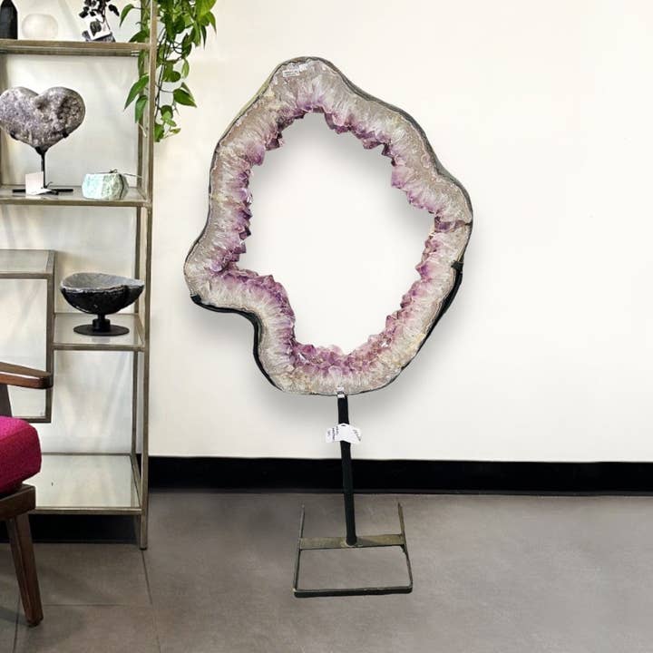 Krystal stor ametyst portal på metalstativ- OOAK for engroshandel hos Rock Paradise