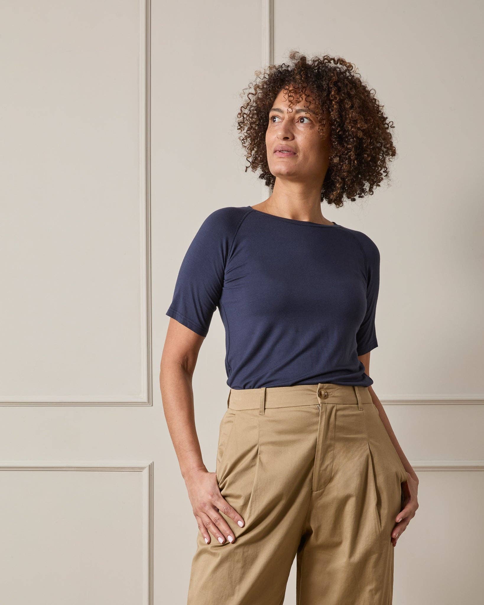 CHALK – T-shirt – Mulher por atacado – Maddie Top | Azul Marinho1