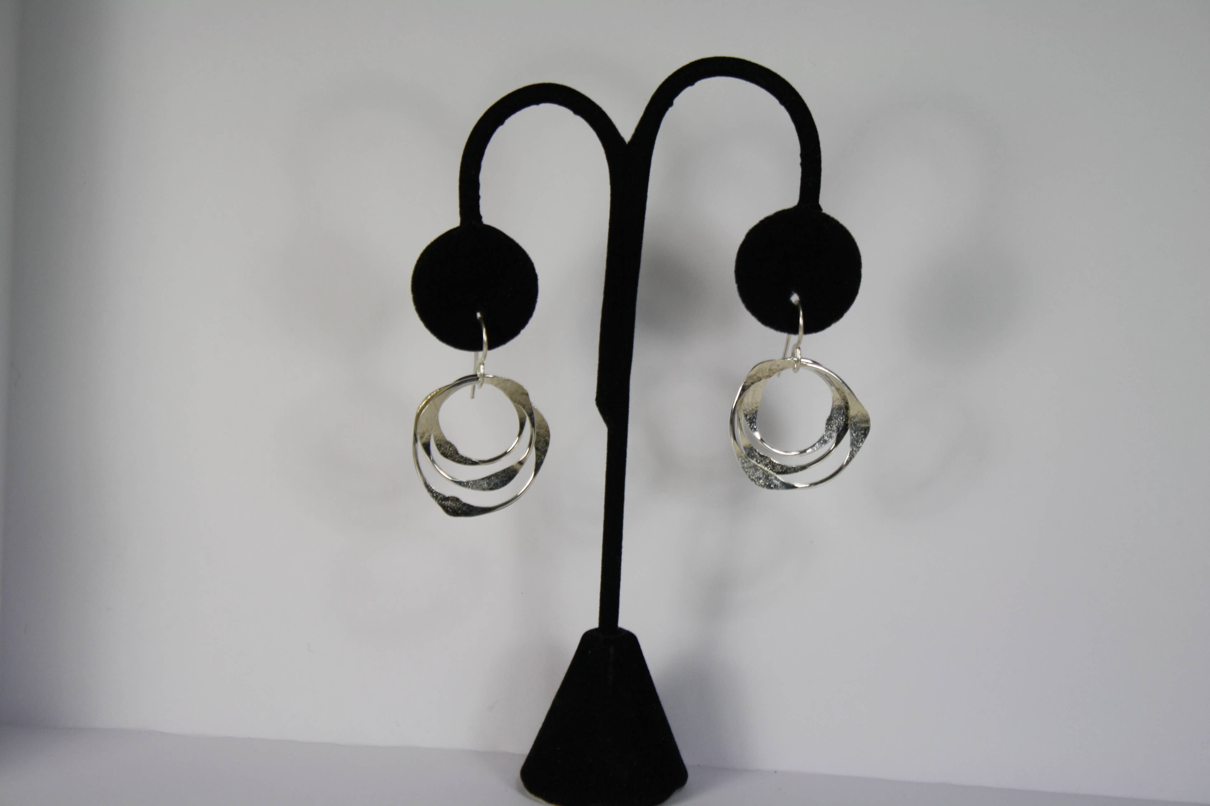 Ken’s handcrafted jewelry - Vendita all'ingrosso Orecchini pendenti - In argento Sterling spesso tre cerchi multipli.2