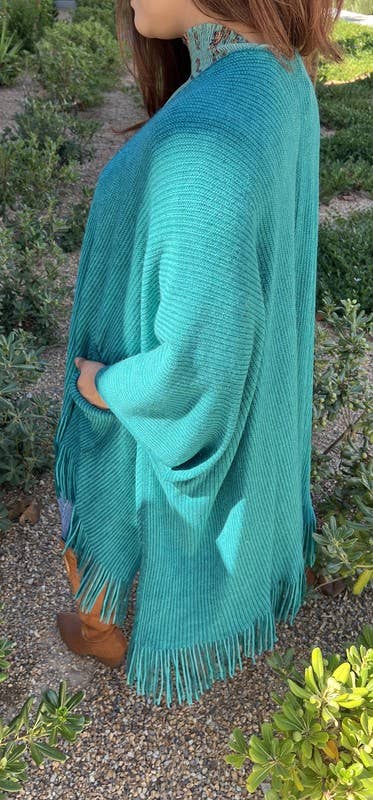 Justin & Taylor – wholesale Kofta - Dam – Harlow cardigan | Kimono-cardigan med fickor och fransad nederkant23