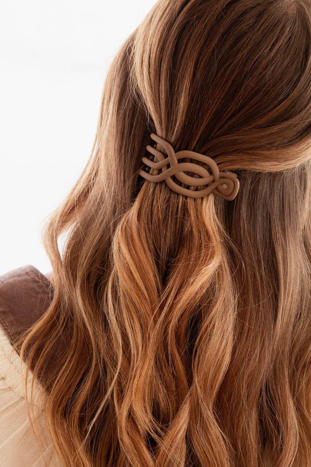 Shop Andi - Wholesale Hair Clip - Women's - Overlapping Flat Claw Clip10