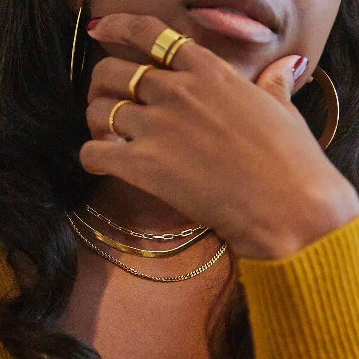 Admiral Row Jewelry – Großhandel Band/Stapelring – Goldfarbener Stapelring mit flacher Oberseite — anlauffester und wasserfester Schmuck2