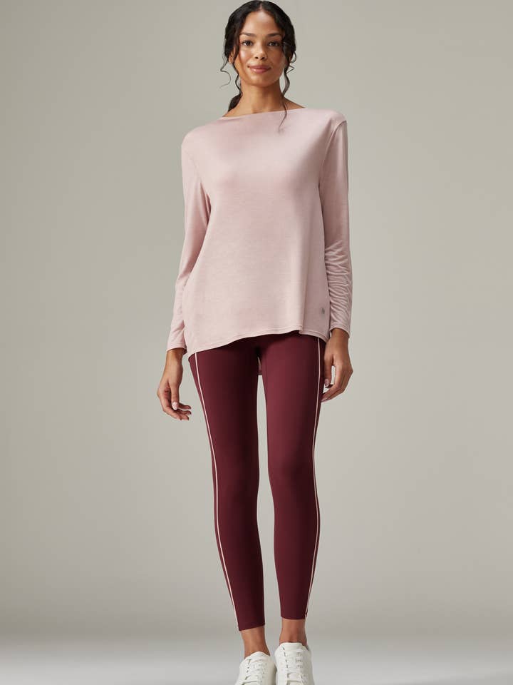 Weightless Performance legging (Inseam 25”) for wholesale by Numod Active