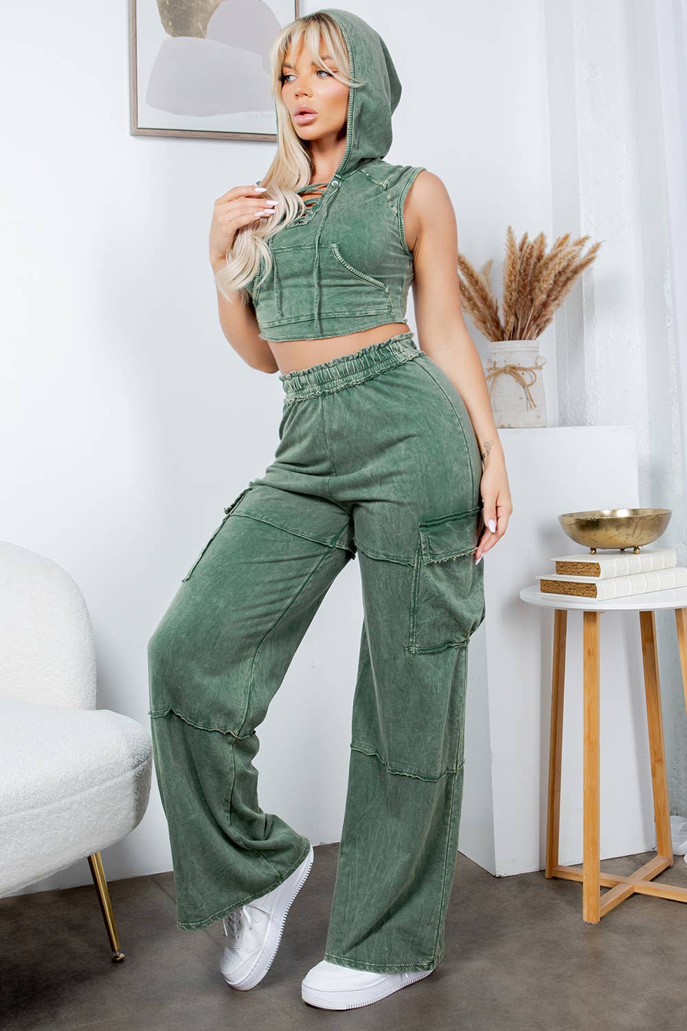 Jour - Vente Ensemble de vêtements d'intérieur – femme - Haut court à capuche délavé aux minéraux et pantalon à poche cargo GD560911