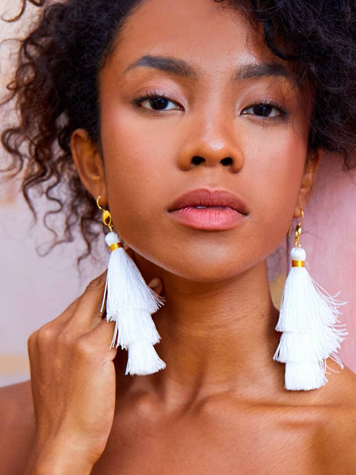 Orecchini Lulu Tassel per la vendita all'ingrosso da parte di Black Book The Label