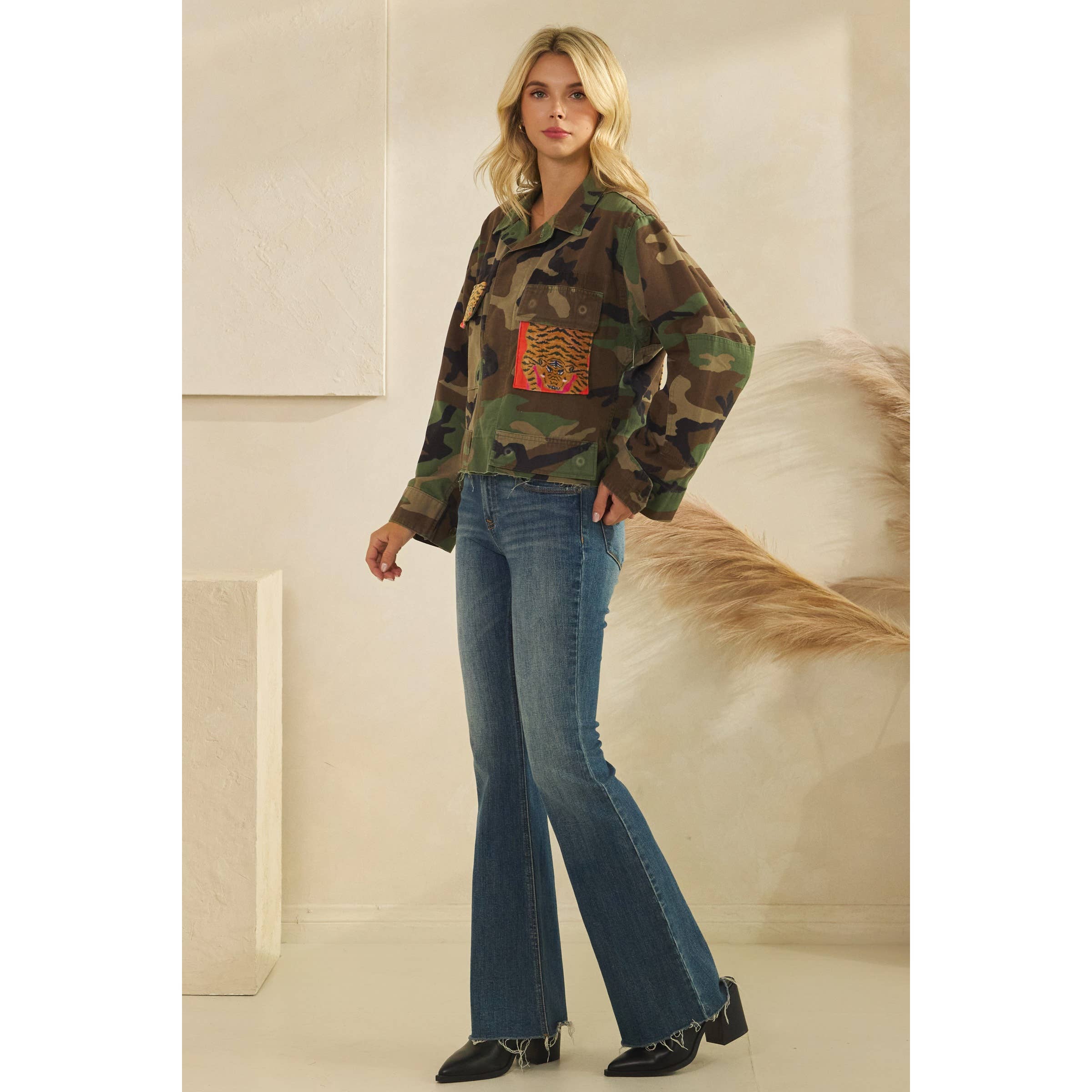 Kamouflage Camojacka med tigertryckskontrast för wholesale på Faire17