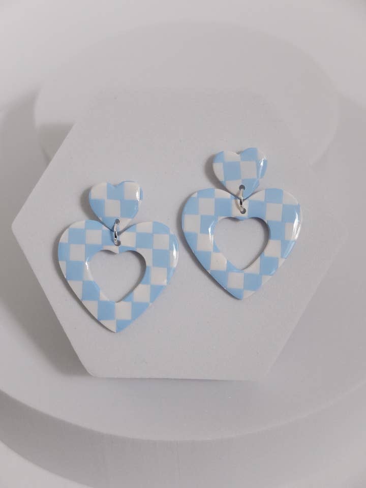 Lindos pendientes a cuadros en forma de corazón azul y blanco para venta al por mayor de Muni Muni