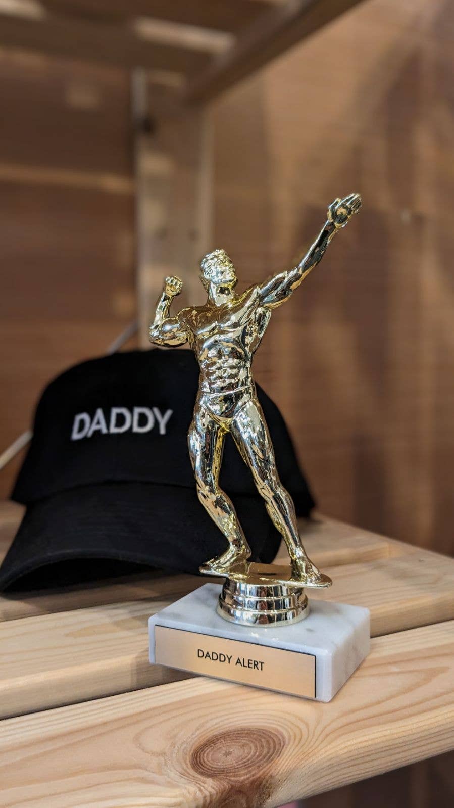 Johnny and June - Wholesale Decorative Figurine - Daddy Alert Trophy1