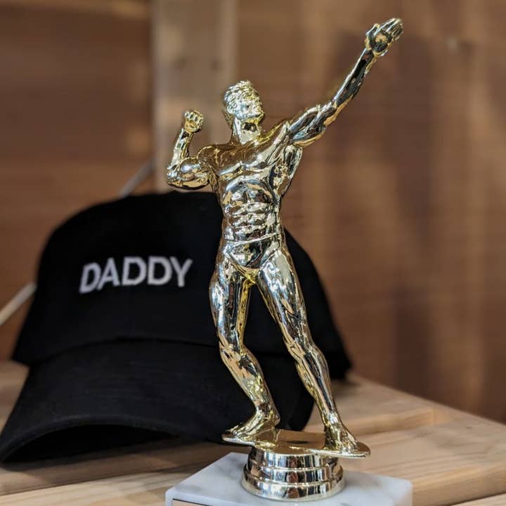 Johnny and June - Wholesale Decorative Figurine - Daddy Alert Trophy1