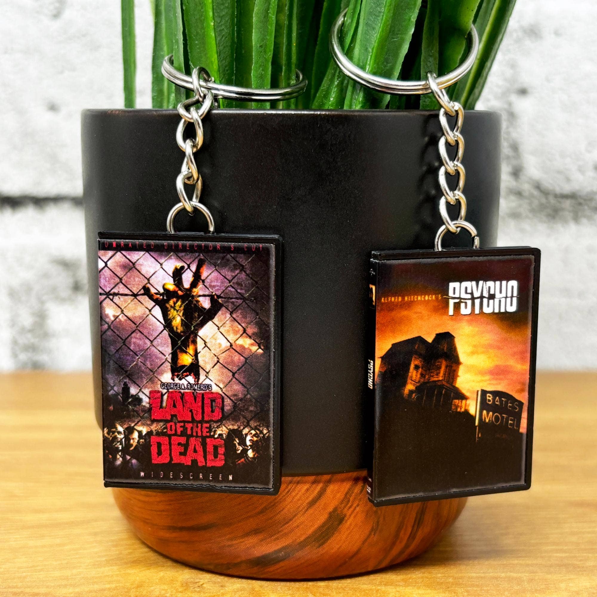 BitsyLabs – wholesale Keychain – Unisex – Horror Movies (H-Q) Keychains8