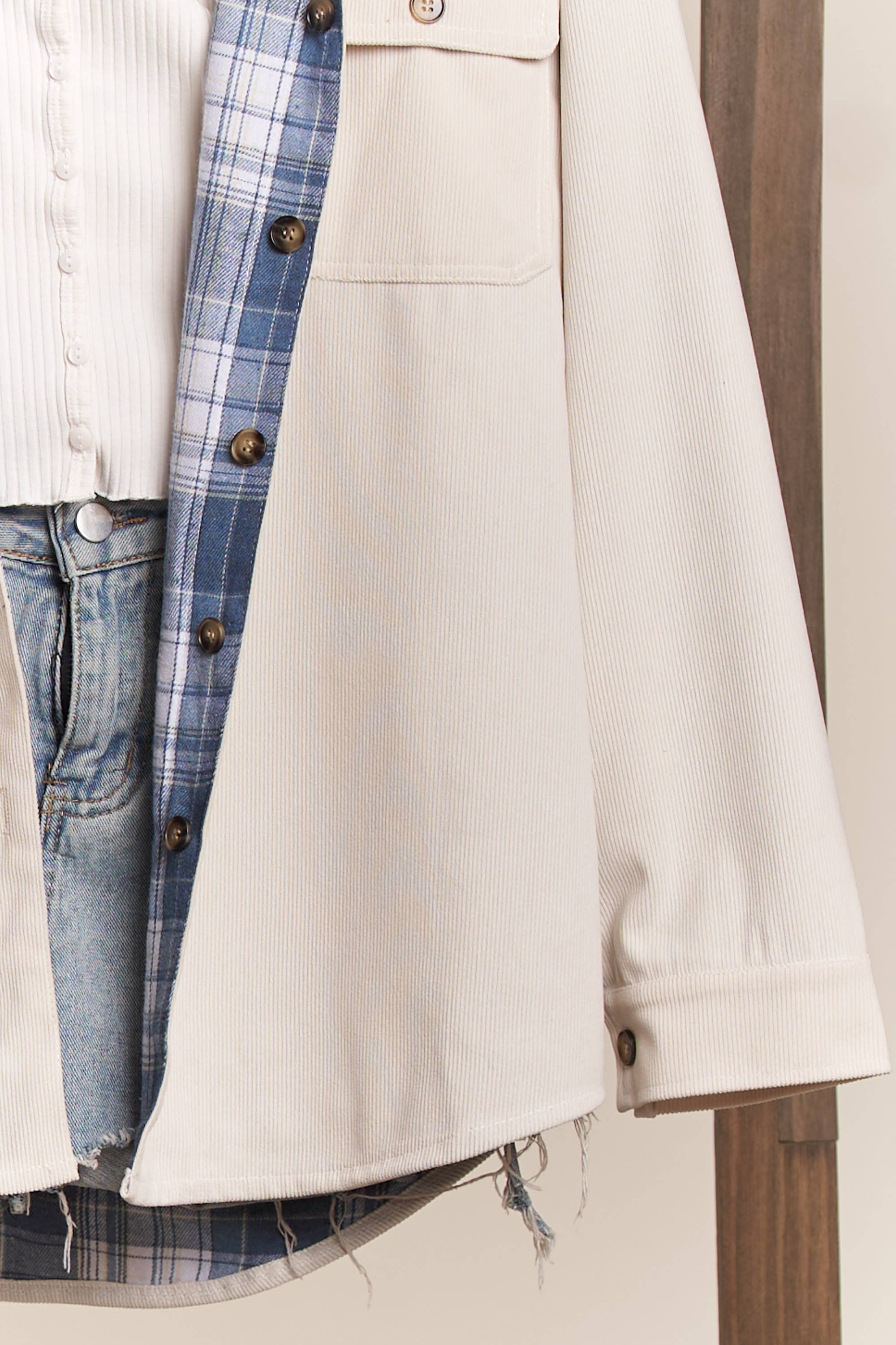 Mello. - Vente Chemise à col boutonné – femme - Chemise boutonnée réversible en velours côtelé et à carreaux8