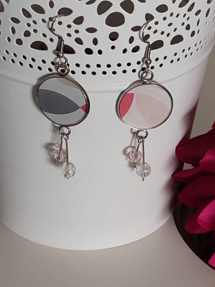 RESIN PETALS EARRINGS WITH STONE for wholesale by catsplatayresina