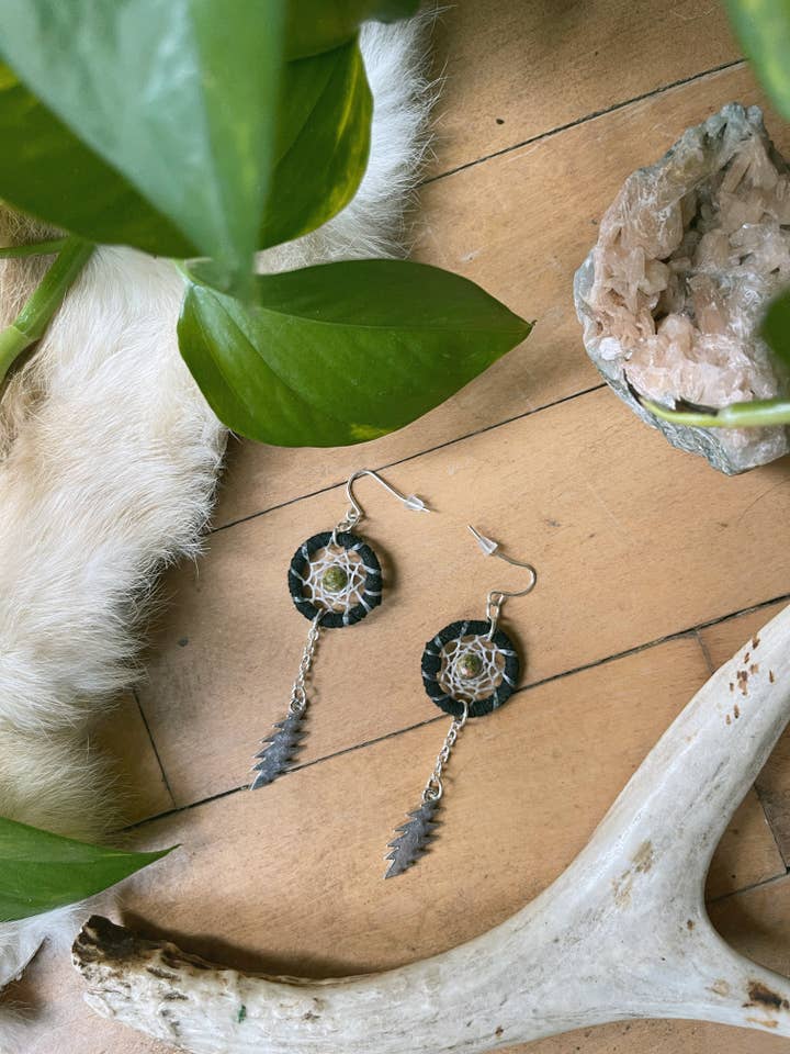 Boucles d'oreilles Dreamcatcher inspirées de Grateful Dead avec Unakite pour la vente par Lutis Flower Creations