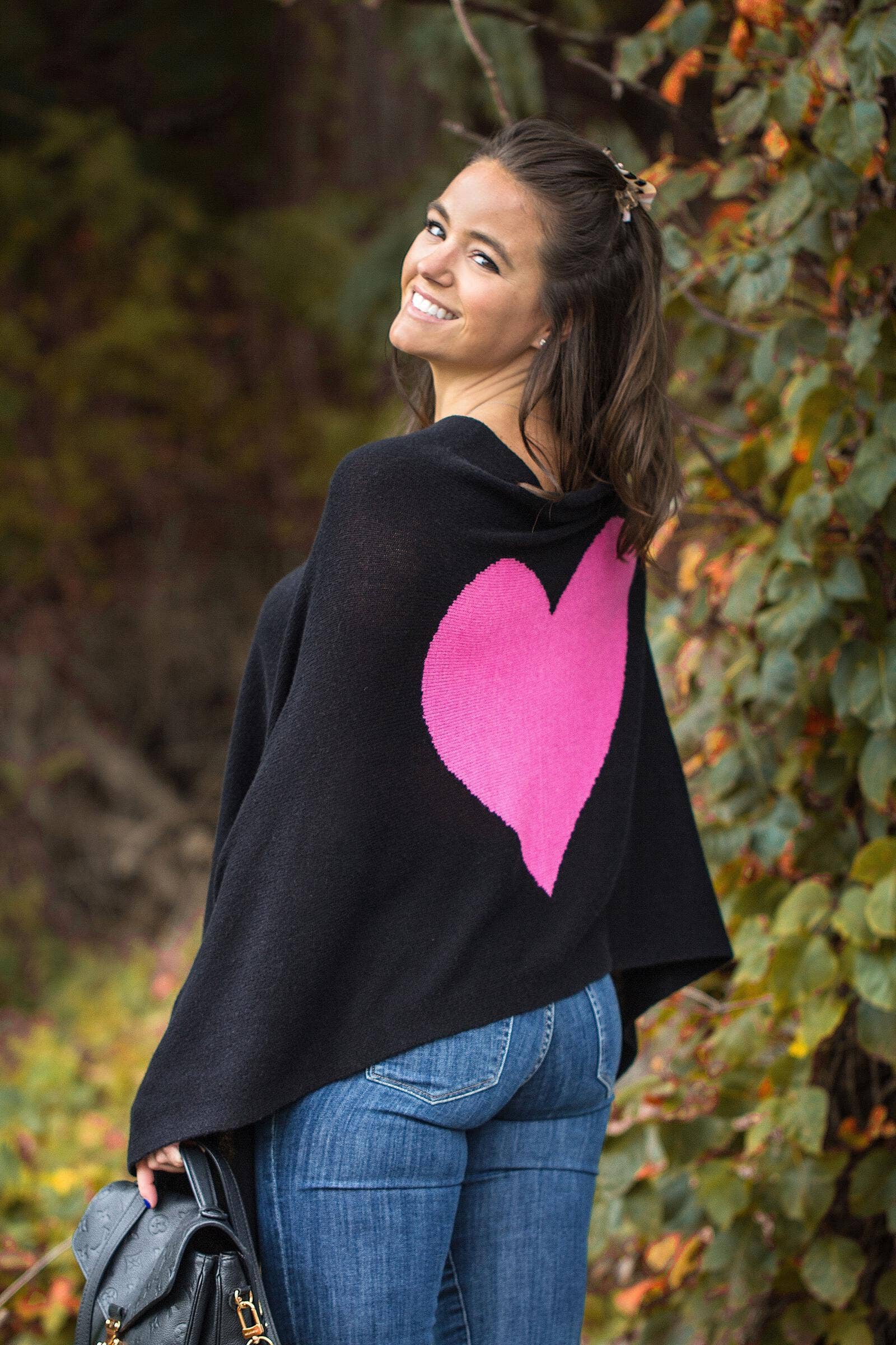 SAACHI - Wholesale Poncho - Dames - Poncho van kasjmier en zijde met hart2