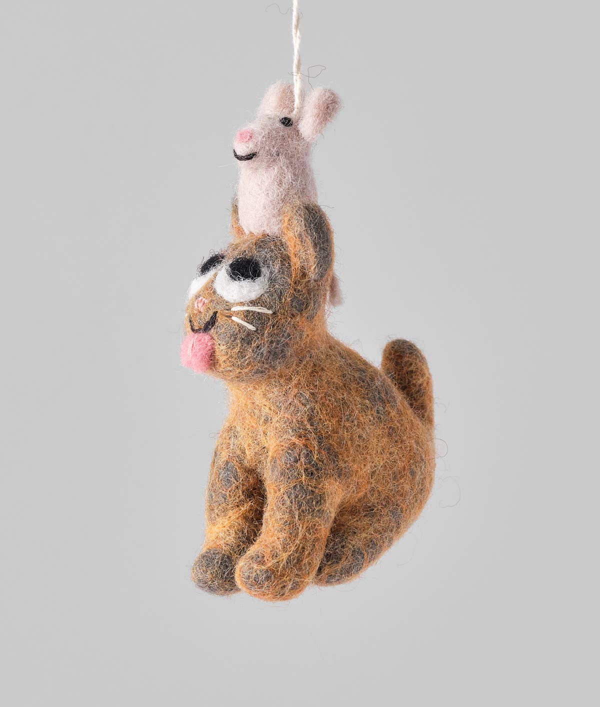 Wrap (US duties paid) – Ornamento por atacado – Clint, Ornamento de Feltro de Gato com Rato Pendurado0