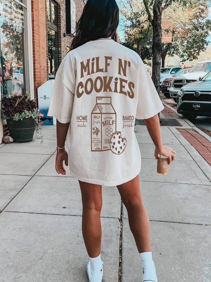 Camiseta Gráfica Milf and Cookies para venta al por mayor de Shop Karma Tees