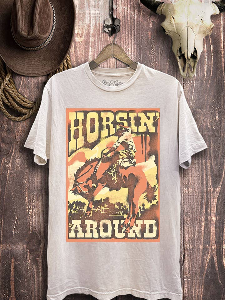 Parte superior estampada Horsin Around para venta al por mayor de Lotus Fashion Collection