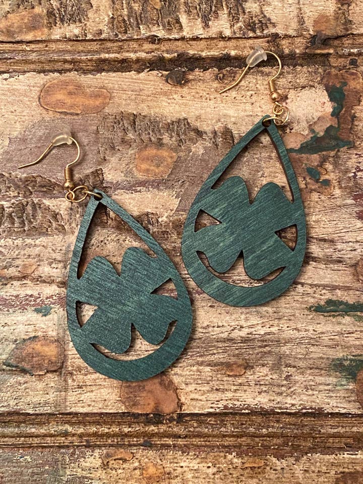Shamrock teardrops for wholesale by Suchfungoods