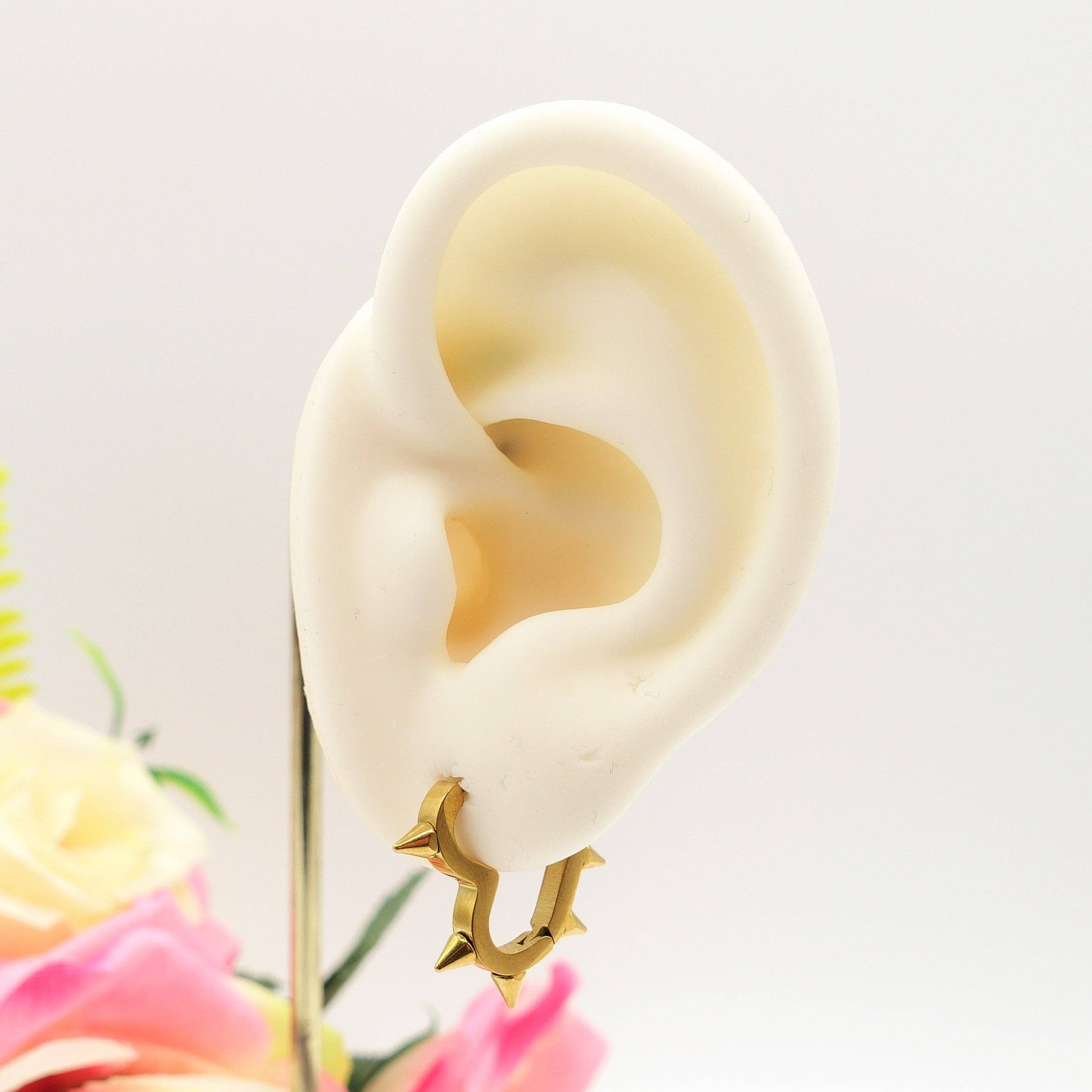 Daemon srls – wholesale Solitärörhängen – SUSY - rostfritt stål - hjärtformade hoop-örhängen med spetsar2