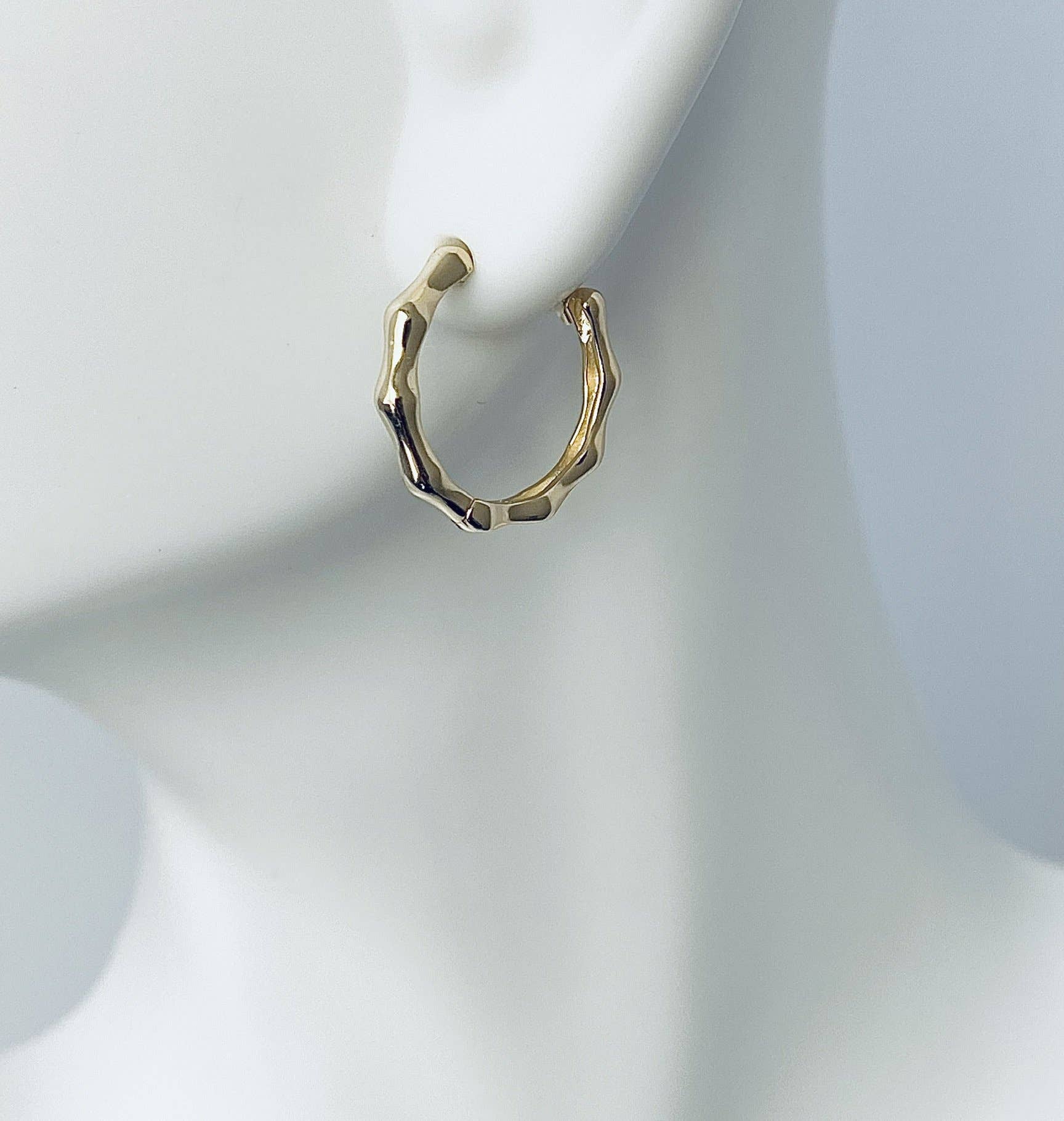 Modern Opus - Wholesale Hoop Earrings - Mini bamboo hoop EA202372