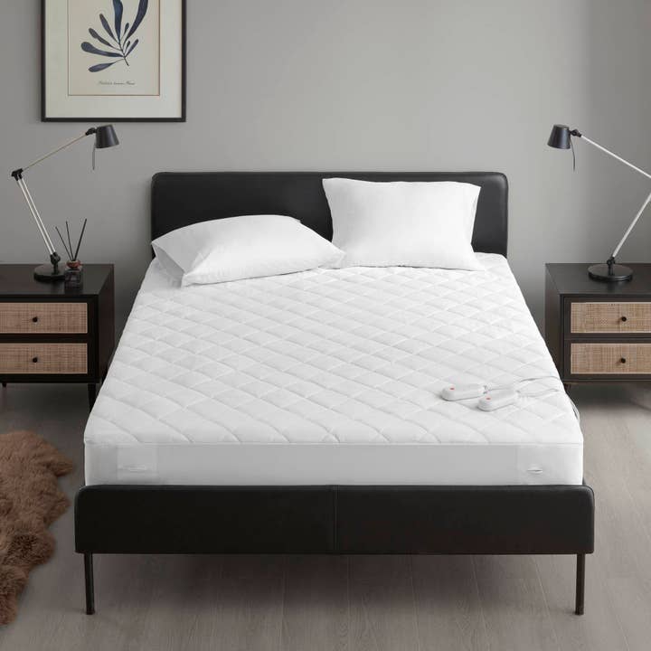 1 PCS Queen Heated Mattress Pad White for wholesale by 39F Inc.