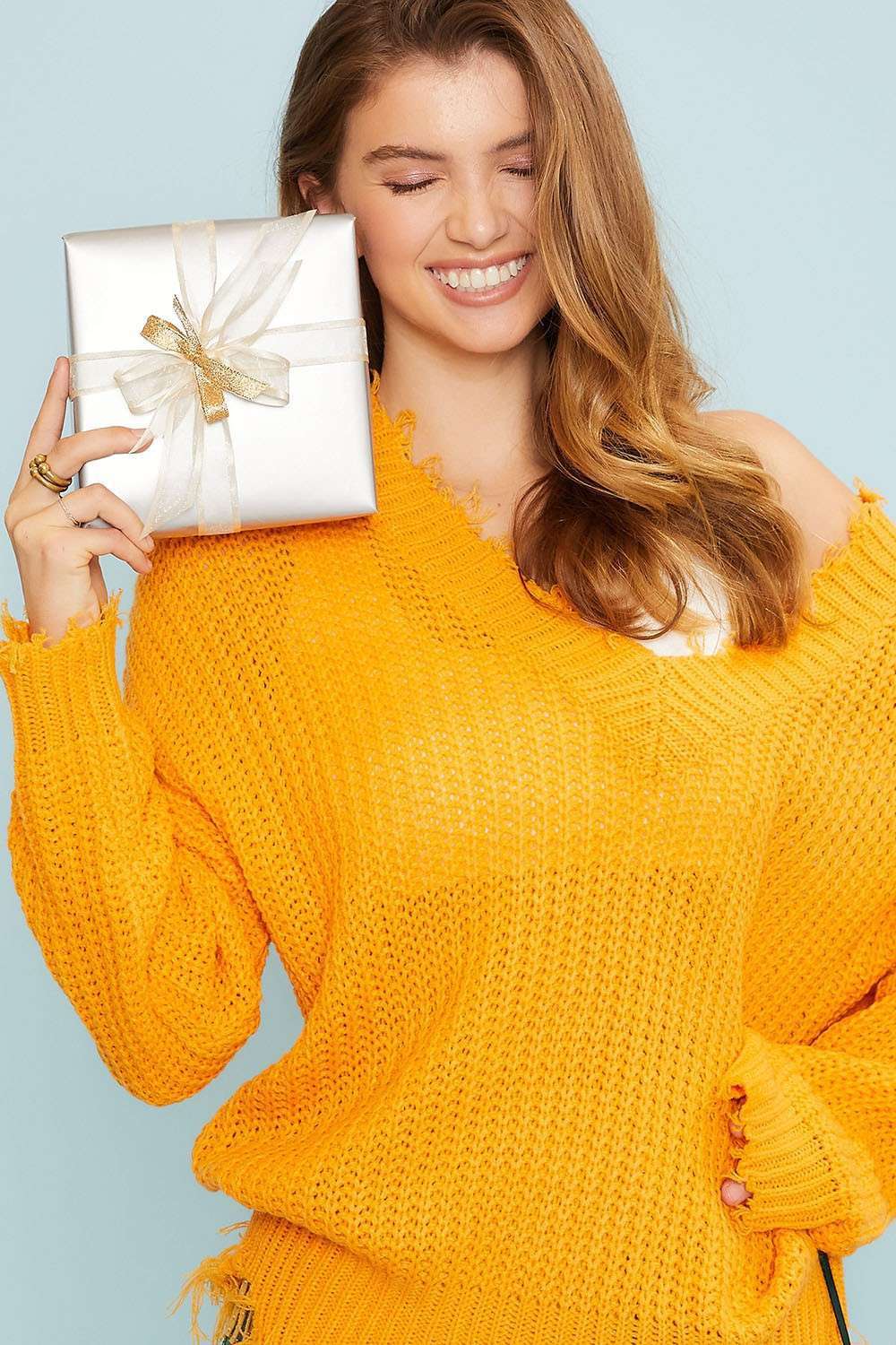 Main Strip – Großhandel Strickpullover – Damen – Strickpullover mit distressed Saum – Schulterfreier, gemütlicher Pullover9