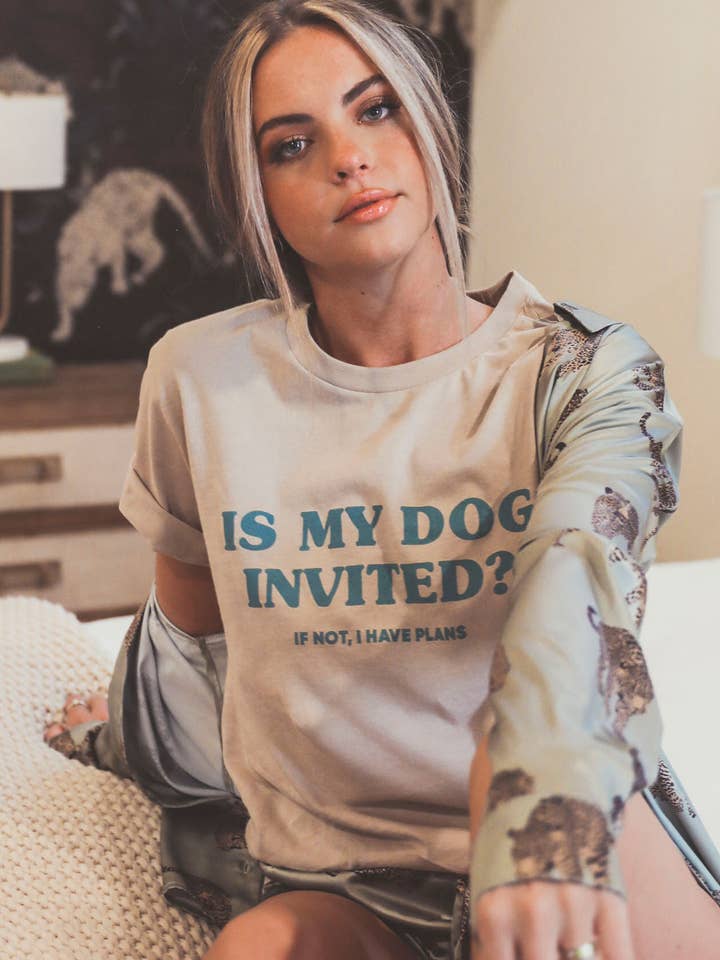 FRIDAY + SATURDAY – Großhandel T-Shirt mit Siebdruck – Damen – Is My Dog Invited? T-Shirt2